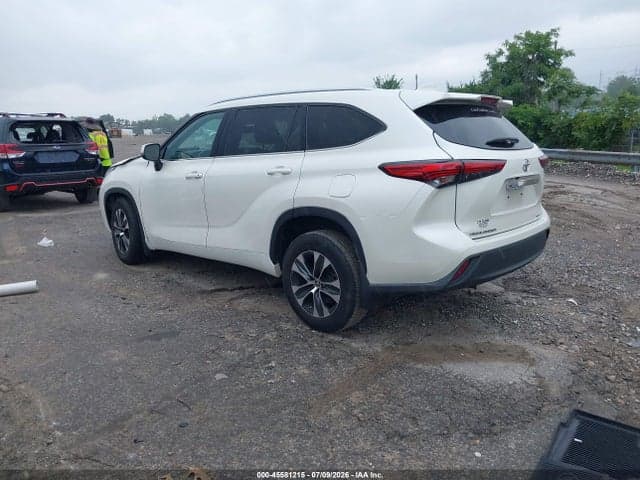 2021 TOYOTA HIGHLANDER XLE 3