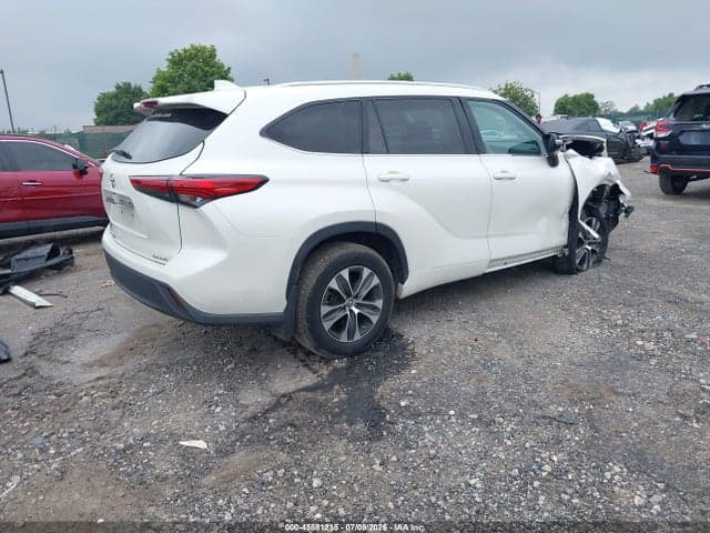2021 TOYOTA HIGHLANDER XLE 4