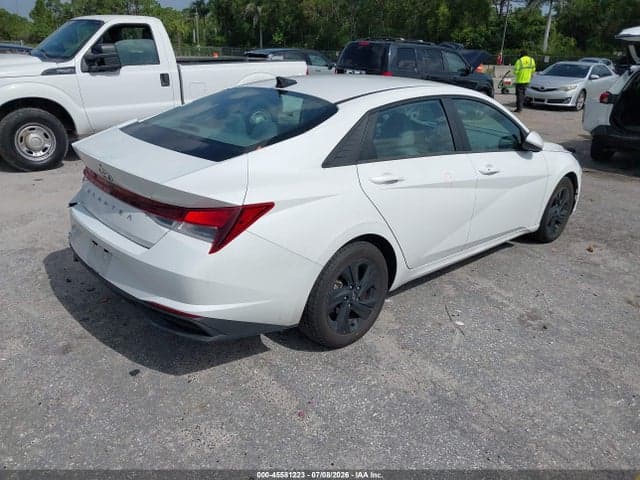 2022 HYUNDAI ELANTRA SEL 4