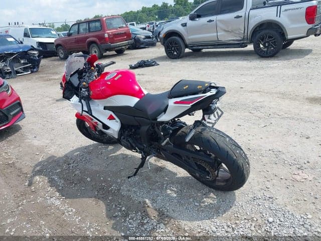 2026 YAMAHA YZFR7 3