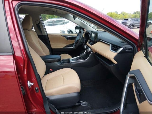 2019 TOYOTA RAV4 LE 5