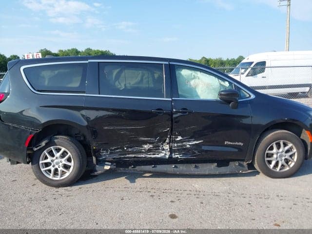 2022 CHRYSLER VOYAGER LX 13