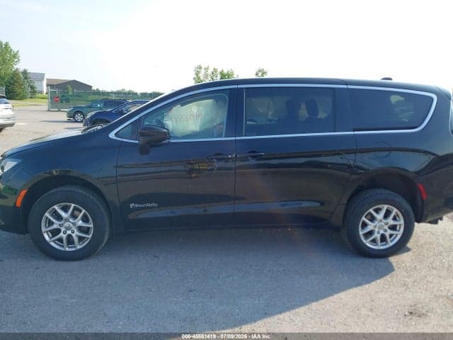 2022 CHRYSLER VOYAGER LX 14