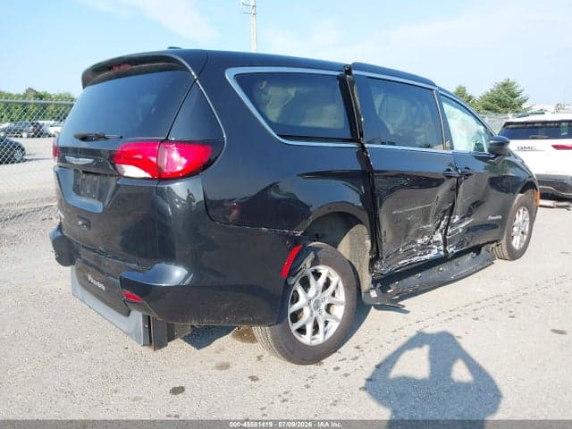 2022 CHRYSLER VOYAGER LX 4