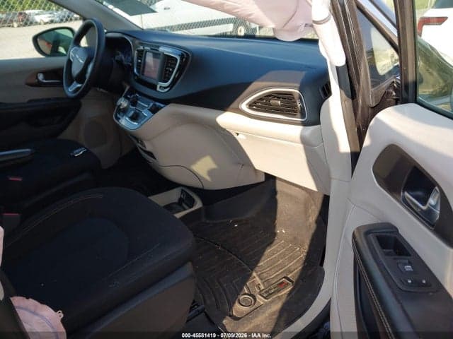 2022 CHRYSLER VOYAGER LX 5