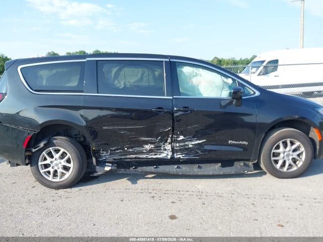 2022 CHRYSLER VOYAGER LX 6