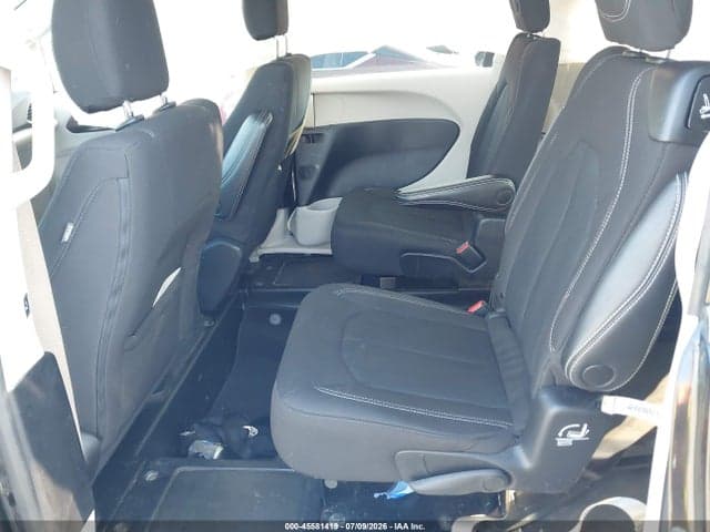 2022 CHRYSLER VOYAGER LX 8