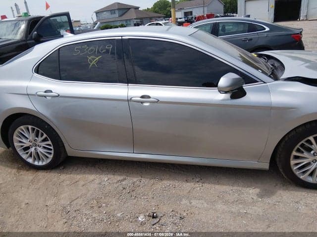 2020 TOYOTA CAMRY HYBRID XLE 14