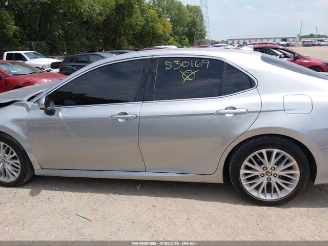 2020 TOYOTA CAMRY HYBRID XLE 15