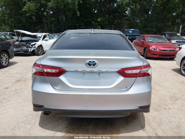 2020 TOYOTA CAMRY HYBRID XLE 17