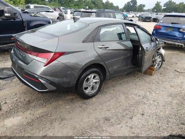 2024 HYUNDAI ELANTRA SE 4