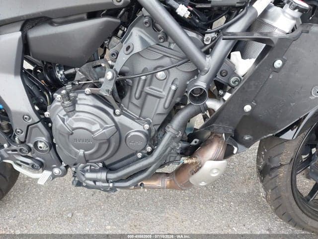 2025 YAMAHA YZFR7 8