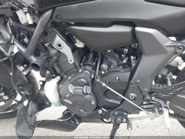 2025 YAMAHA YZFR7 9