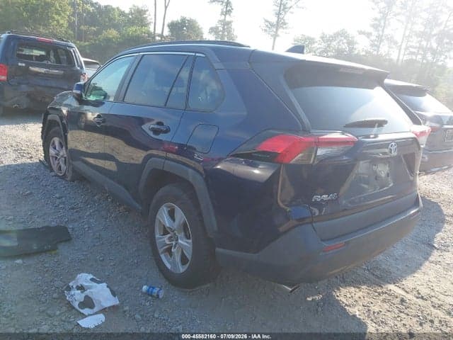 2021 TOYOTA RAV4 XLE 3