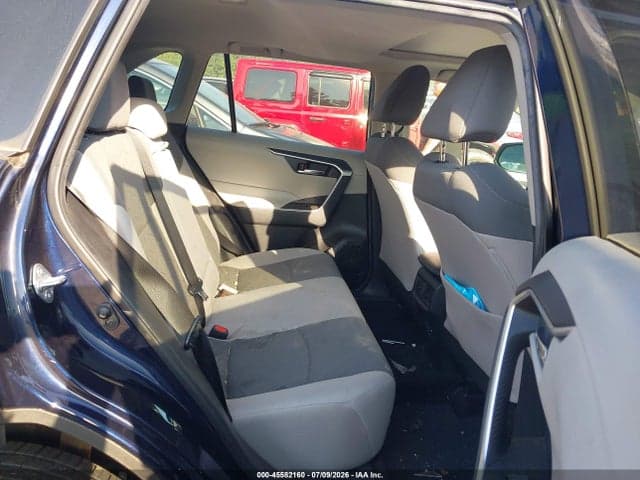 2021 TOYOTA RAV4 XLE 8