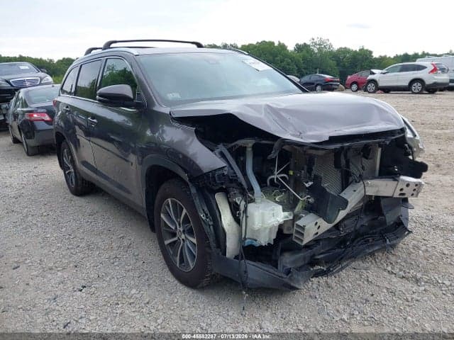2019 TOYOTA HIGHLANDER XLE - 1