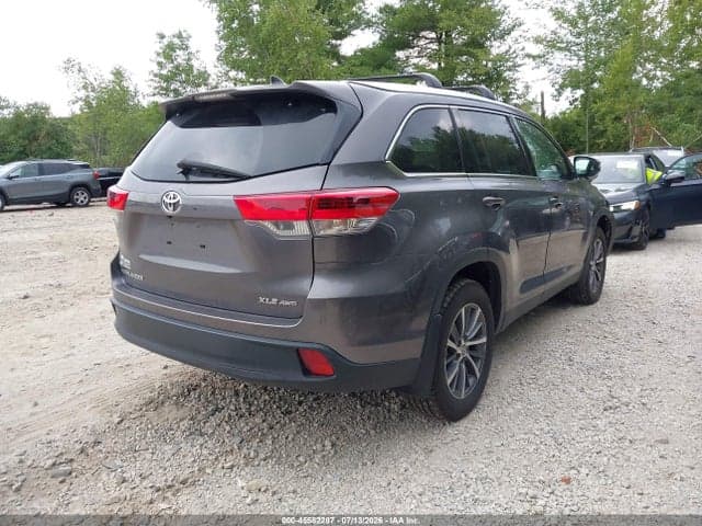2019 TOYOTA HIGHLANDER XLE 4