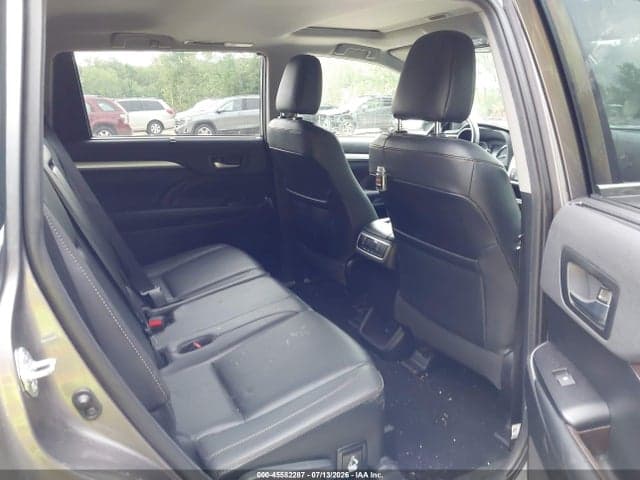 2019 TOYOTA HIGHLANDER XLE 8