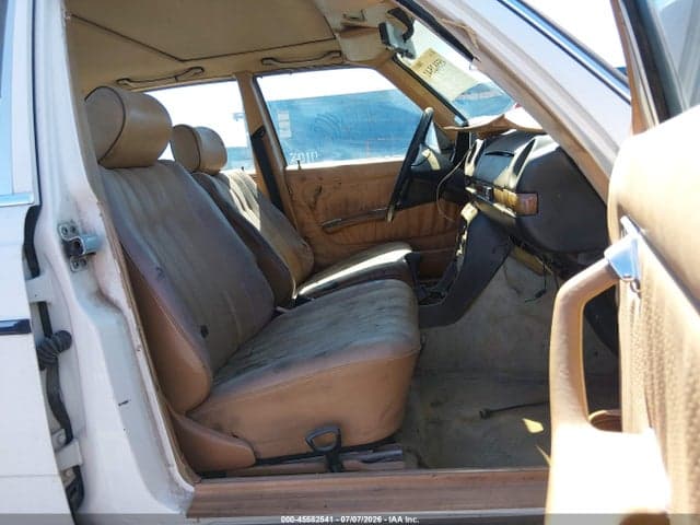 1983 MERCEDES-BENZ 300 DT 5