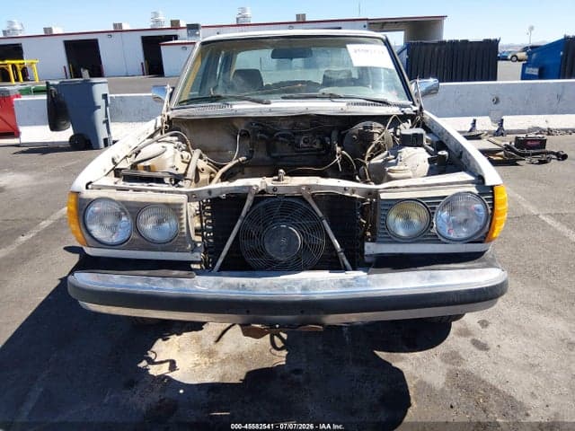 1983 MERCEDES-BENZ 300 DT 6