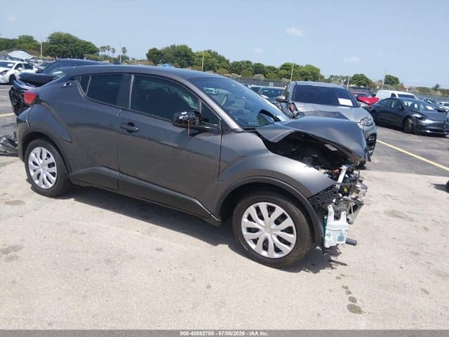2019 TOYOTA C-HR LE 1
