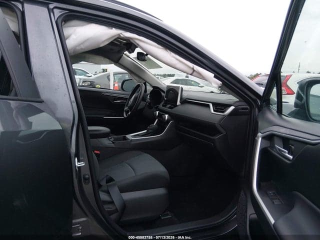 2025 TOYOTA RAV4 XLE 5