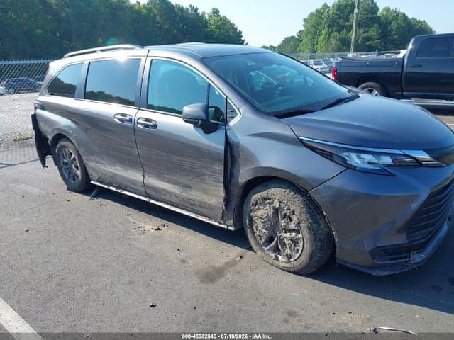 2023 TOYOTA SIENNA LE 1