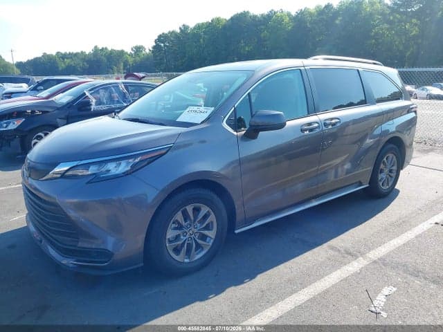2023 TOYOTA SIENNA LE 2