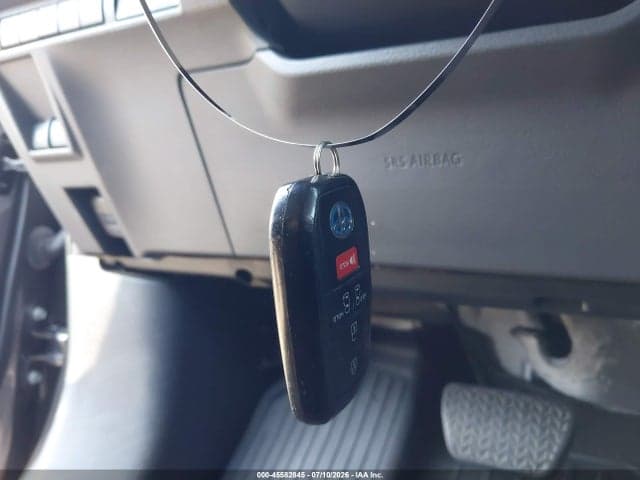 2023 TOYOTA SIENNA LE 11