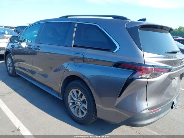2023 TOYOTA SIENNA LE 3