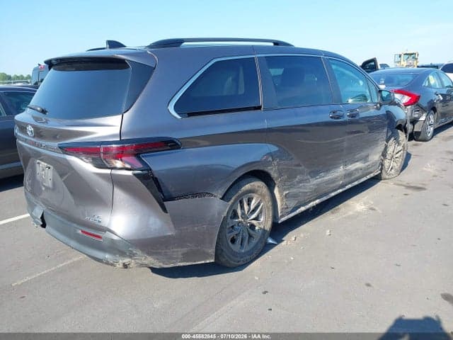 2023 TOYOTA SIENNA LE 4