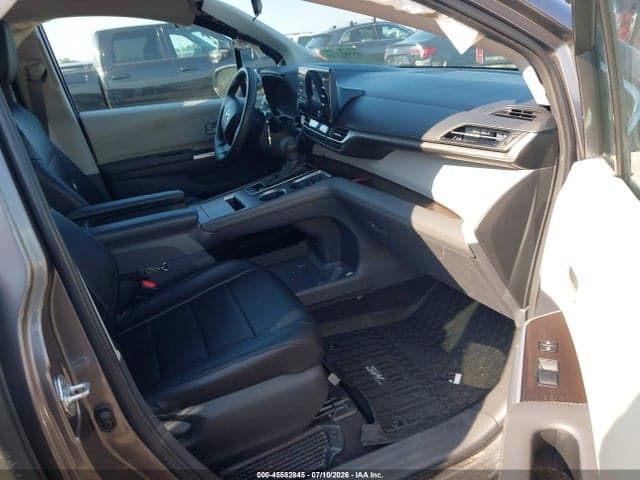 2023 TOYOTA SIENNA LE 5