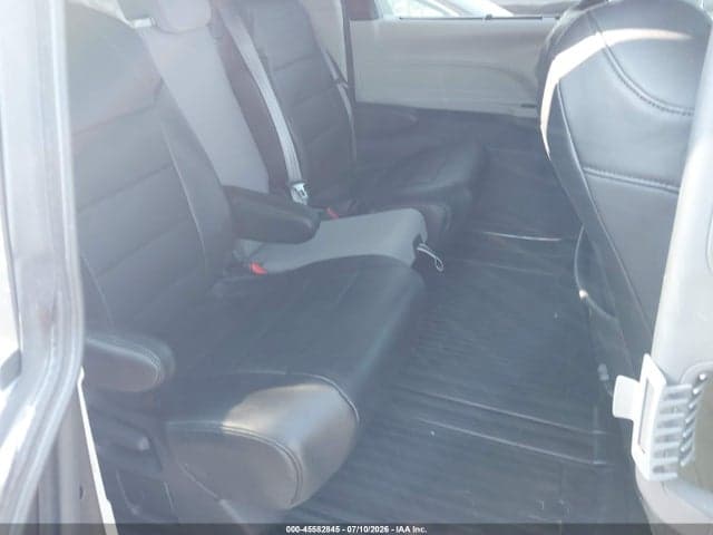2023 TOYOTA SIENNA LE 8