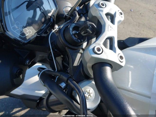 2024 TRIUMPH MOTORCYCLE STREET TRIPLE 765 R 11