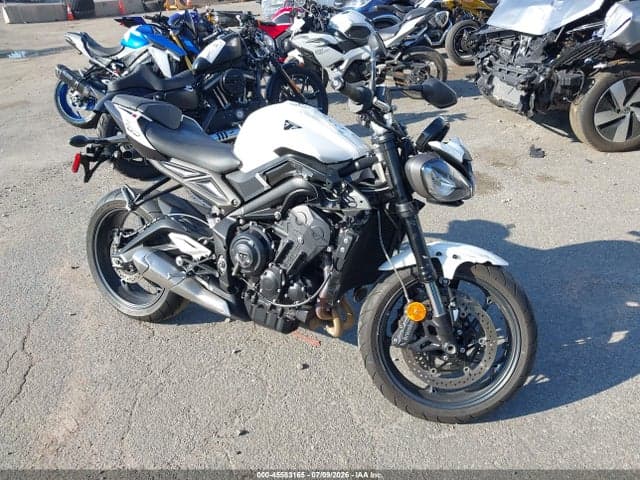 2024 TRIUMPH MOTORCYCLE STREET TRIPLE 765 R 8