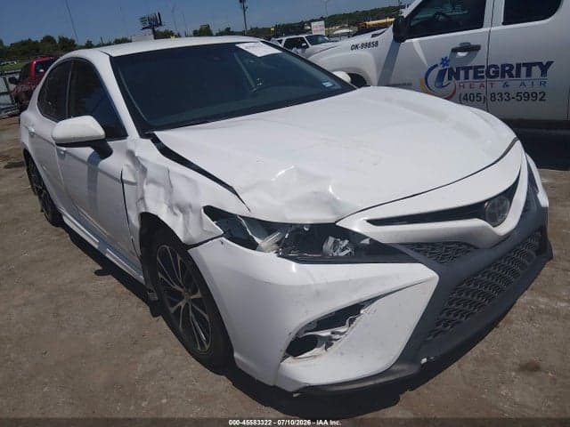 2020 TOYOTA CAMRY SE 1