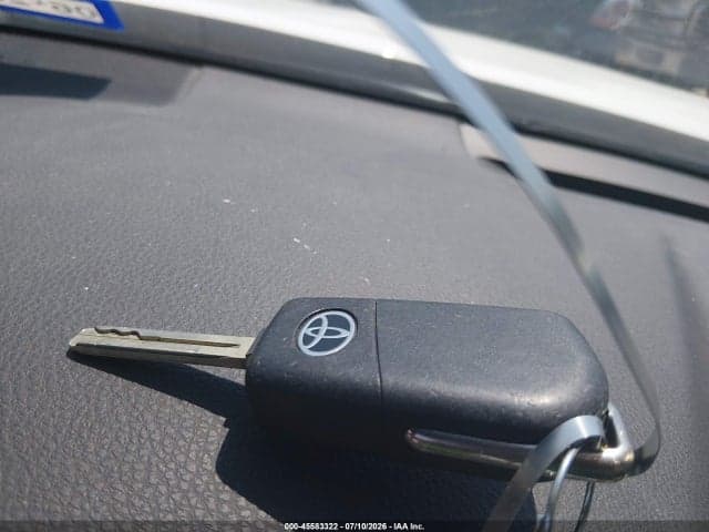 2020 TOYOTA CAMRY SE 11