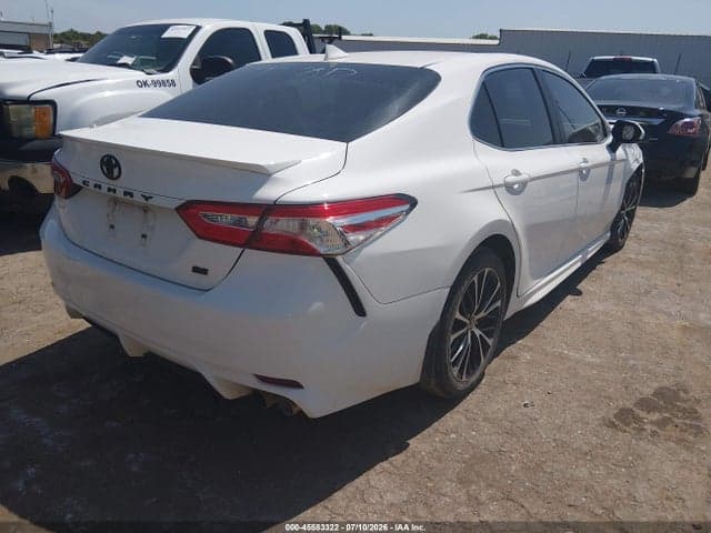 2020 TOYOTA CAMRY SE 4