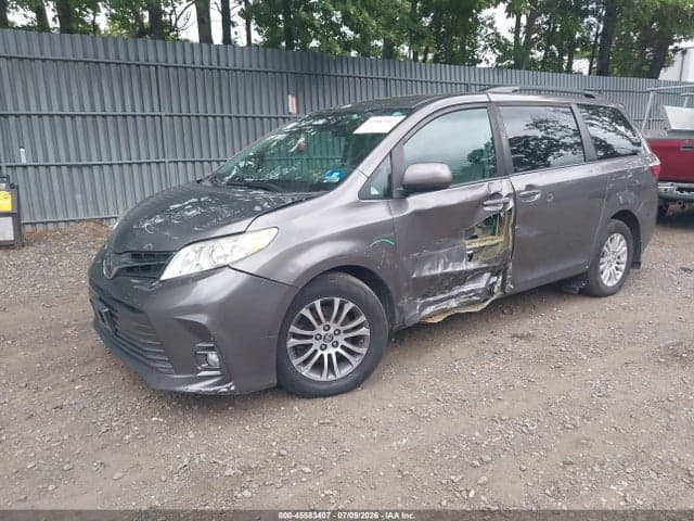 2018 TOYOTA SIENNA XLE 8 PASSENGER 2
