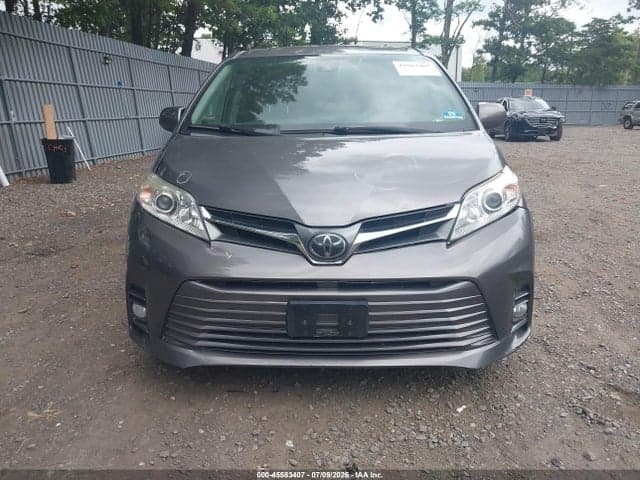 2018 TOYOTA SIENNA XLE 8 PASSENGER 12