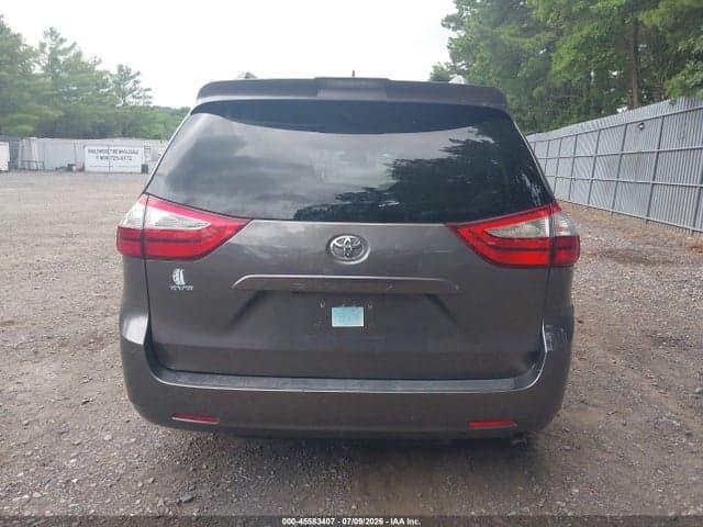 2018 TOYOTA SIENNA XLE 8 PASSENGER 16