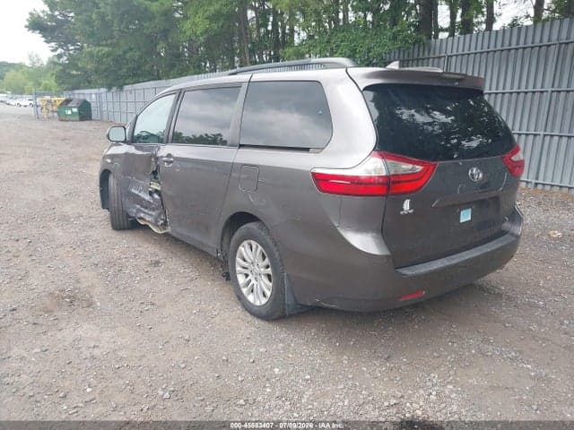 2018 TOYOTA SIENNA XLE 8 PASSENGER 3