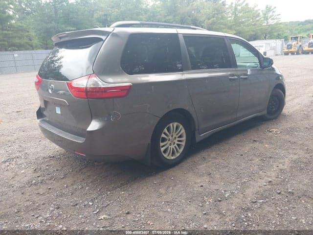 2018 TOYOTA SIENNA XLE 8 PASSENGER 4