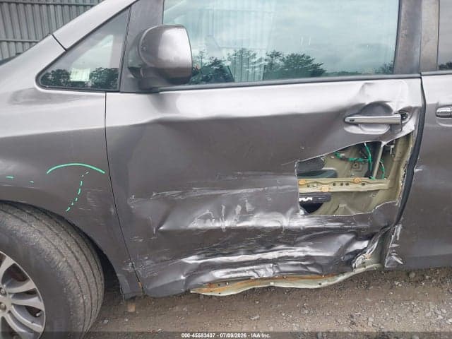 2018 TOYOTA SIENNA XLE 8 PASSENGER 6