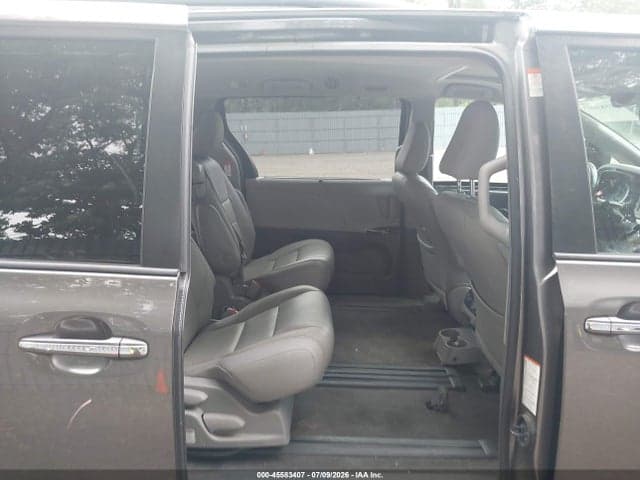 2018 TOYOTA SIENNA XLE 8 PASSENGER 8