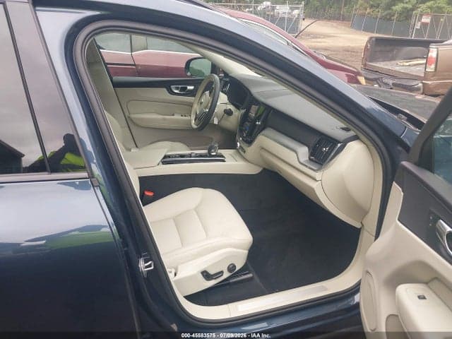 2025 VOLVO XC60 B5 CORE 5
