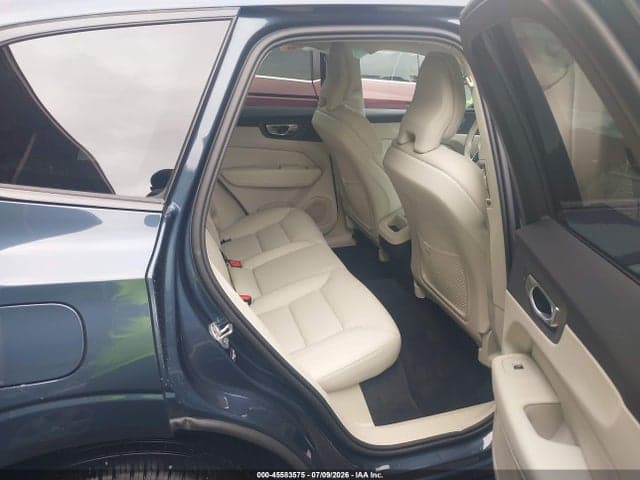 2025 VOLVO XC60 B5 CORE 8