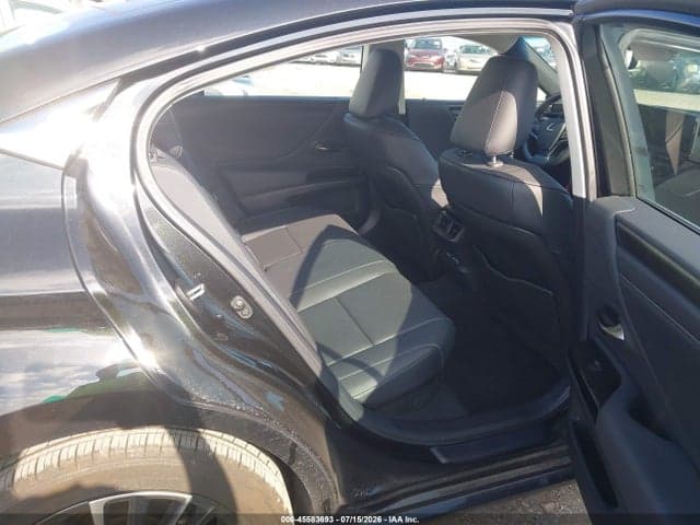 2025 LEXUS ES 300H 8