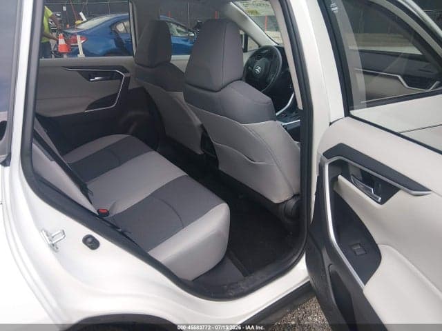 2024 TOYOTA RAV4 XLE 8
