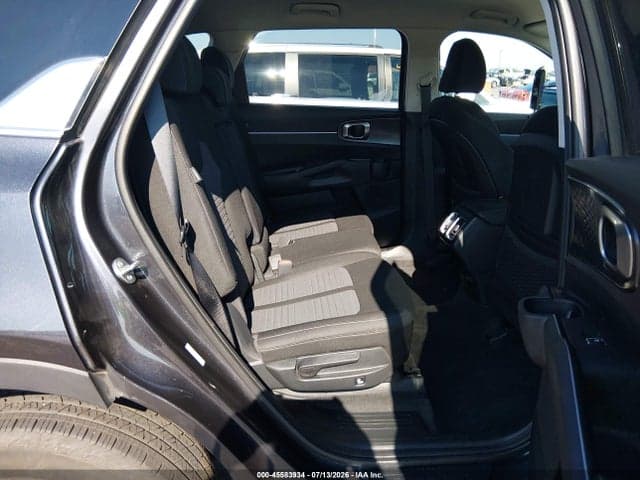 2025 KIA SORENTO LX 8